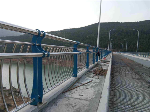 朔州不锈钢桥梁护栏的特点及其在桥梁安全中的重要作用