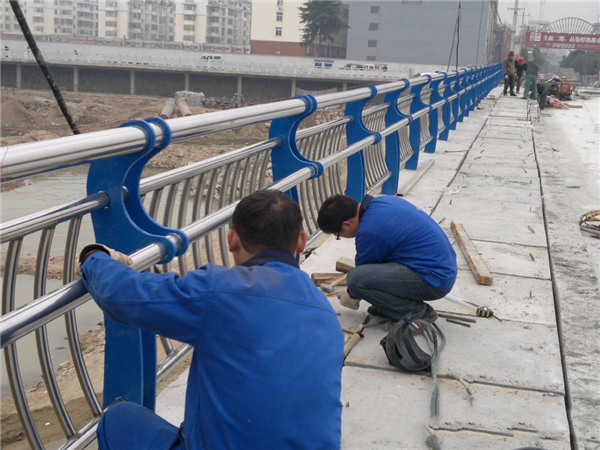 朔州不锈钢河道护栏的特性及其在城市景观中的应用